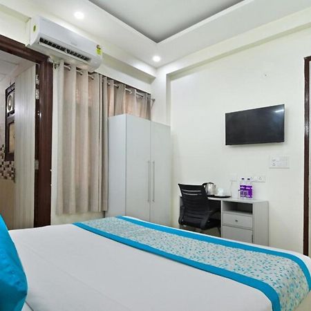 Hotel The Vertigo By Boom Rooms Noida Bagian luar foto
