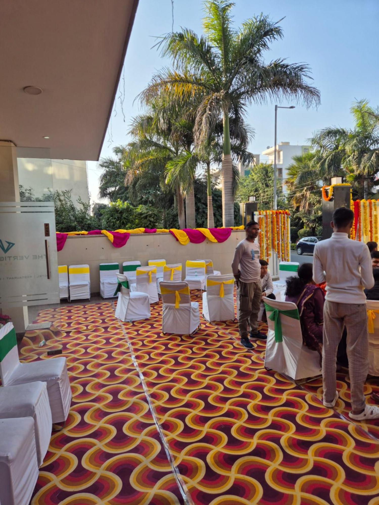 Hotel The Vertigo By Boom Rooms Noida Bagian luar foto