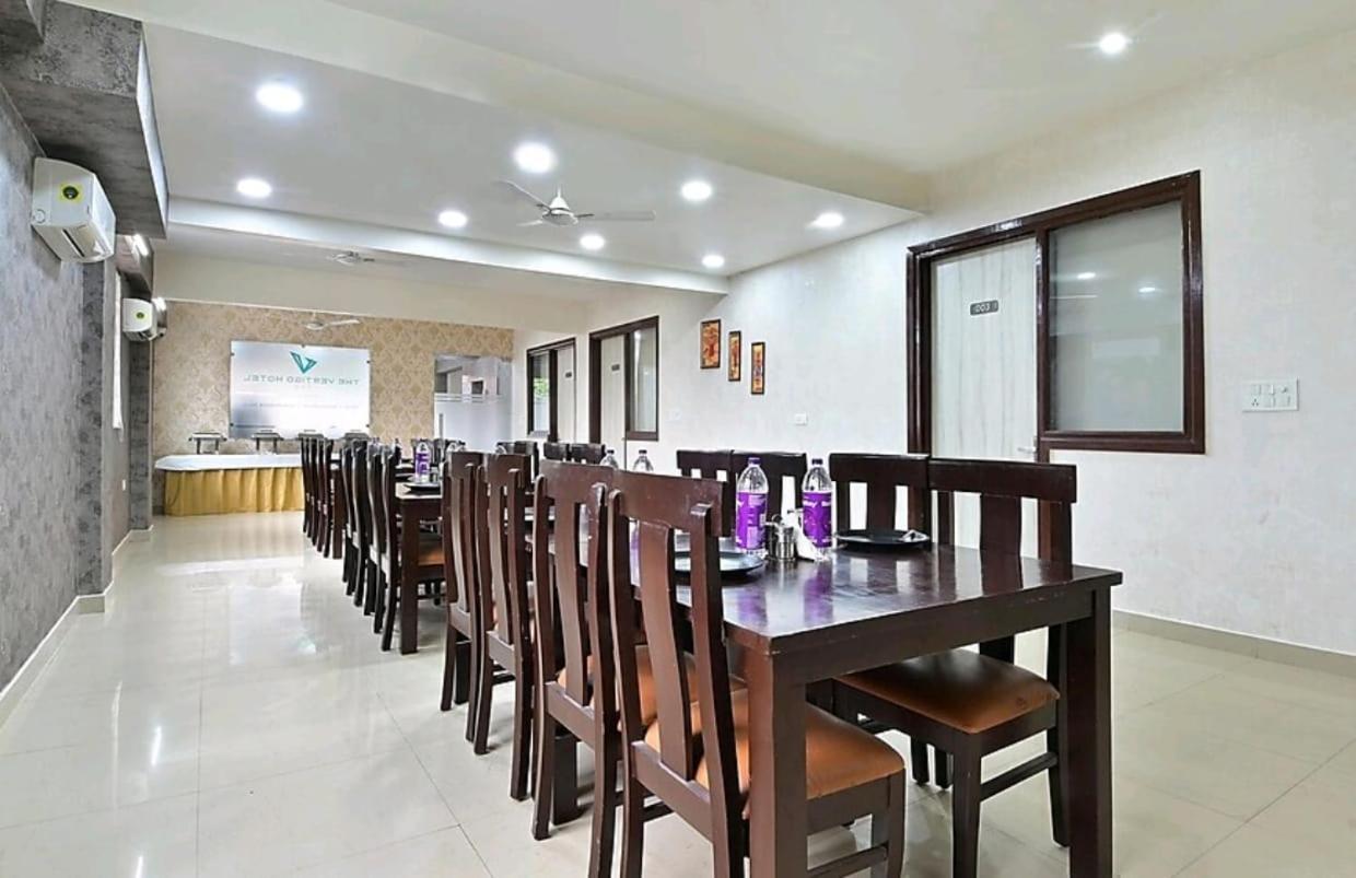 Hotel The Vertigo By Boom Rooms Noida Bagian luar foto