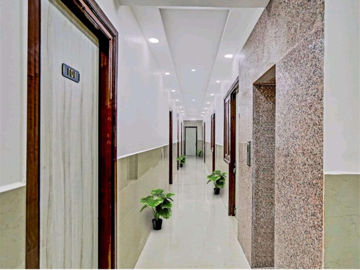 Hotel The Vertigo By Boom Rooms Noida Bagian luar foto
