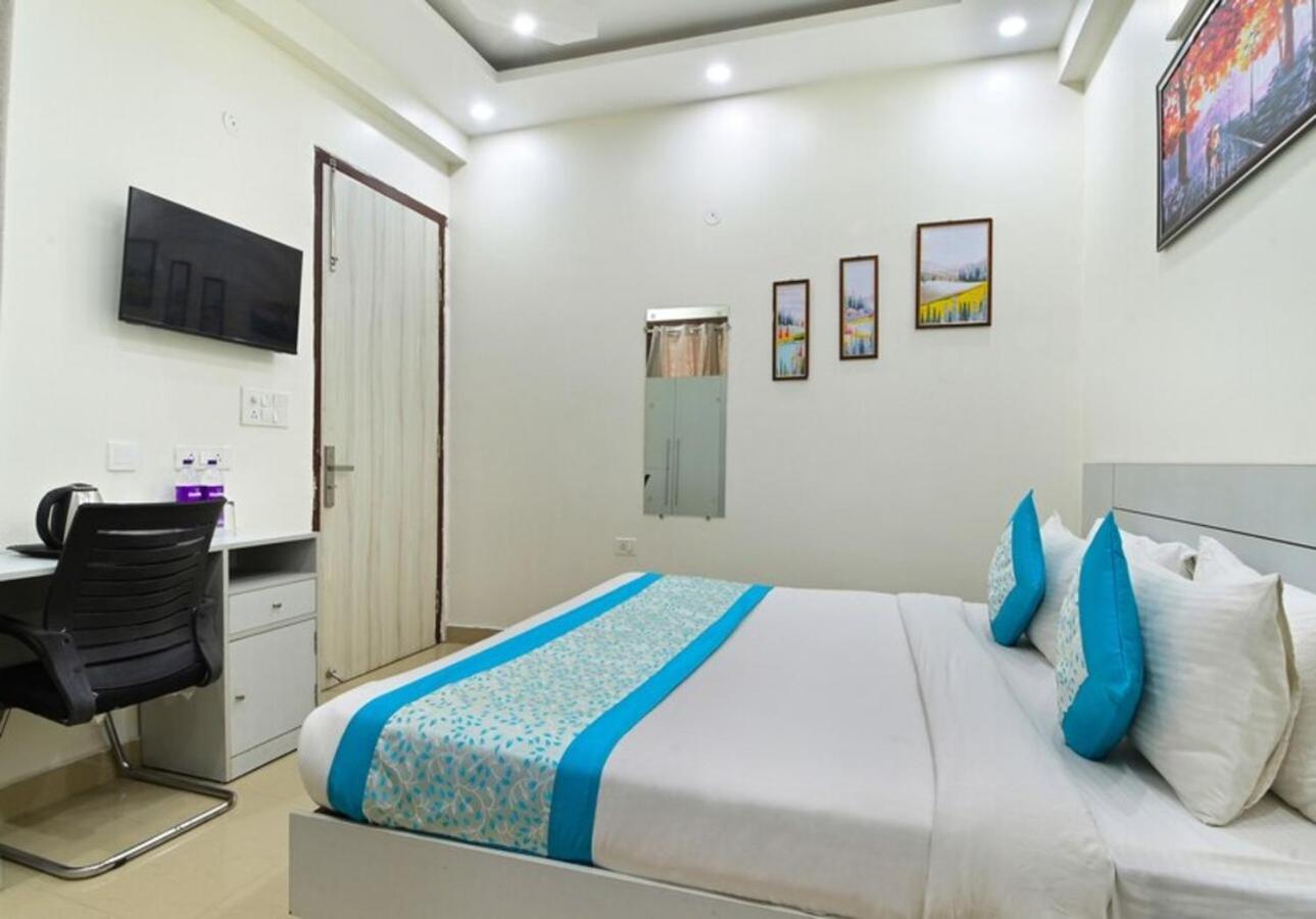 Hotel The Vertigo By Boom Rooms Noida Bagian luar foto