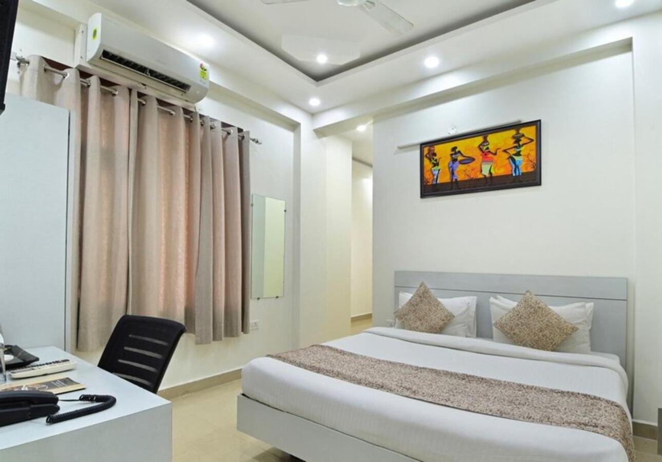 Hotel The Vertigo By Boom Rooms Noida Bagian luar foto