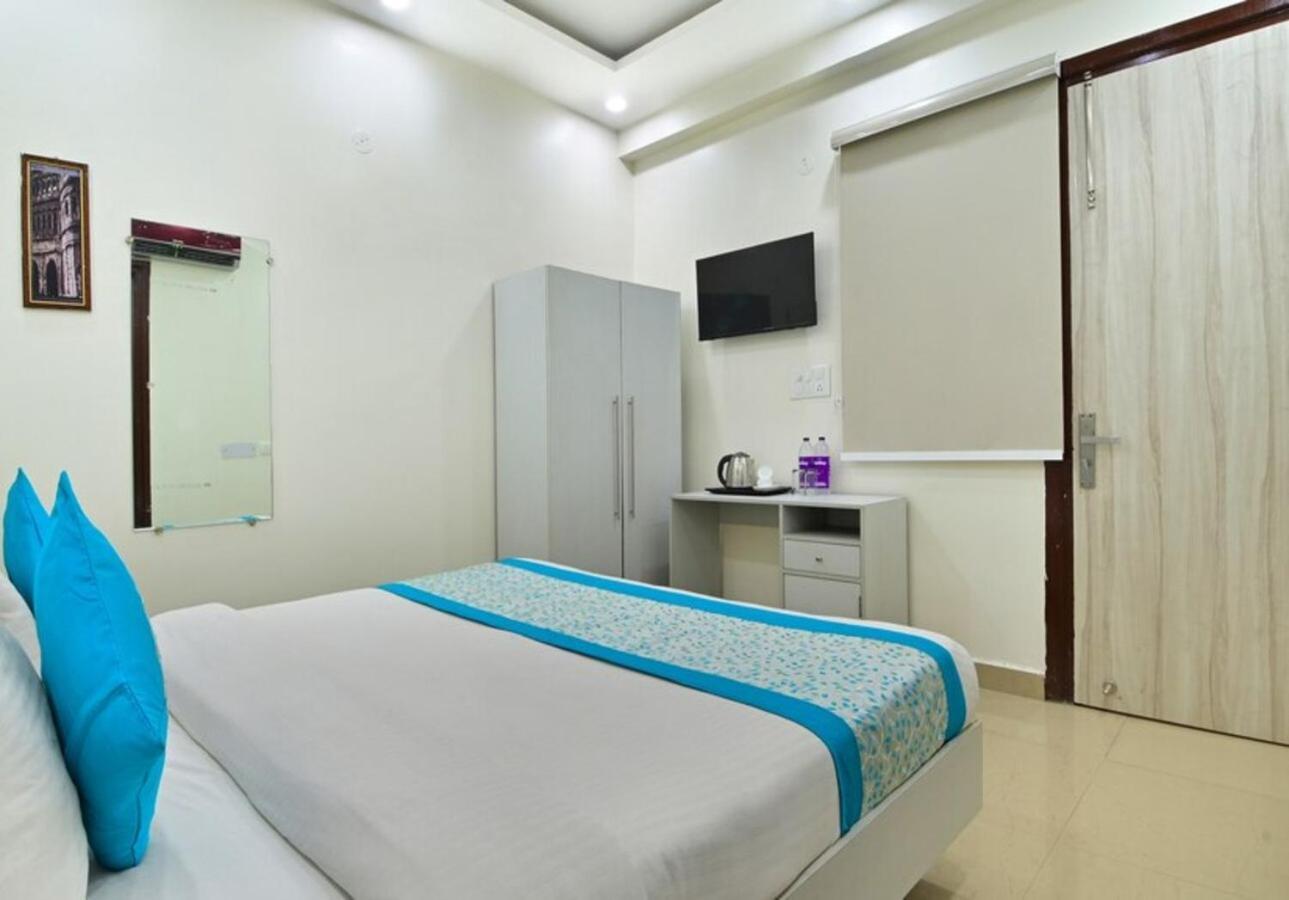 Hotel The Vertigo By Boom Rooms Noida Bagian luar foto