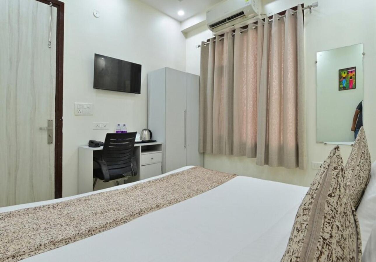 Hotel The Vertigo By Boom Rooms Noida Bagian luar foto