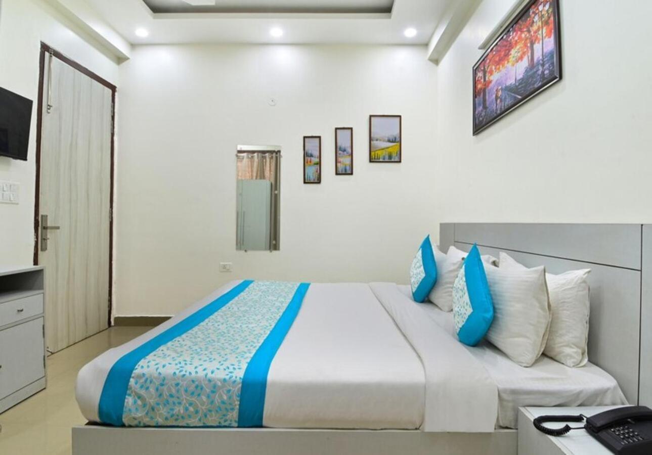 Hotel The Vertigo By Boom Rooms Noida Bagian luar foto
