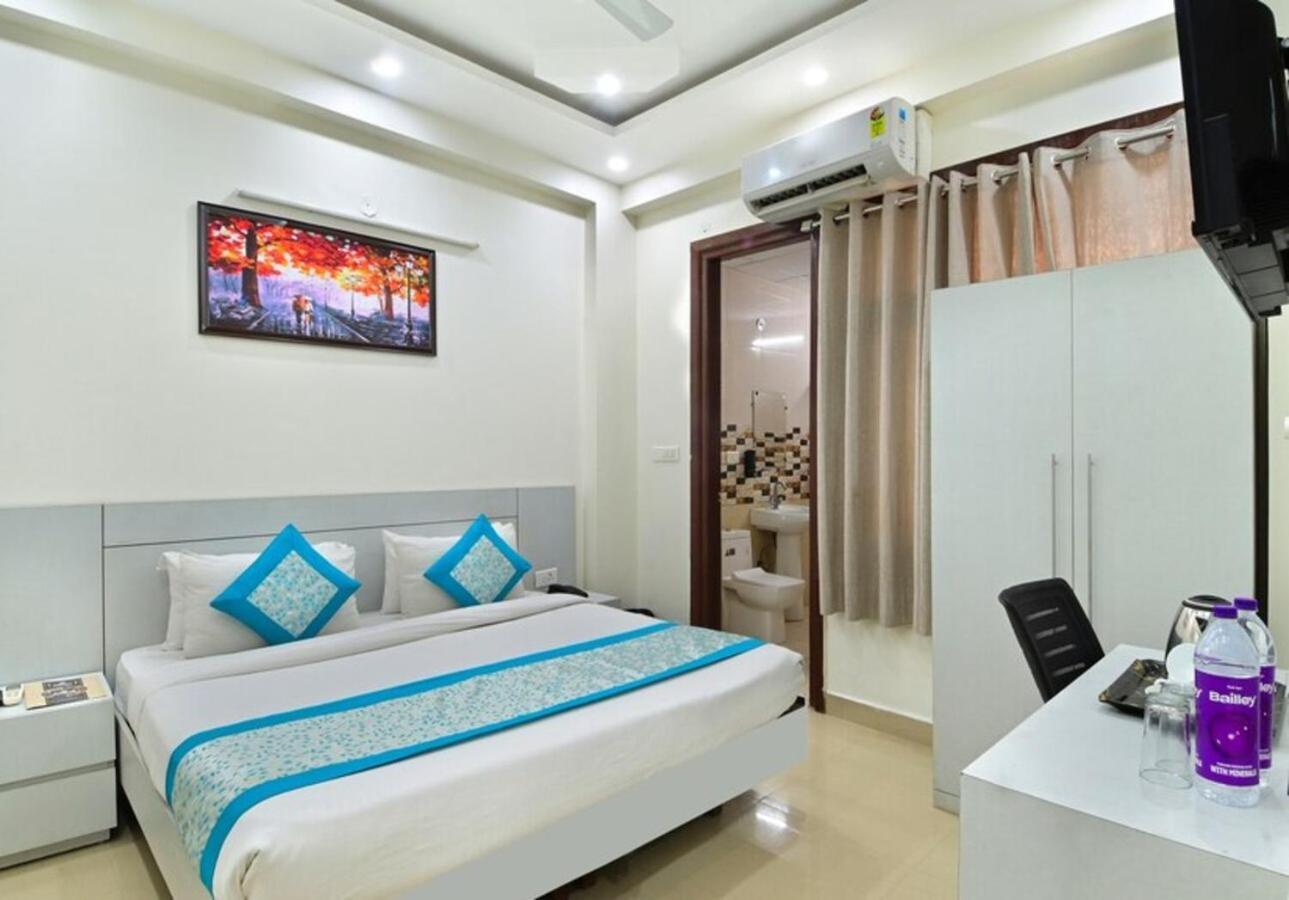 Hotel The Vertigo By Boom Rooms Noida Bagian luar foto