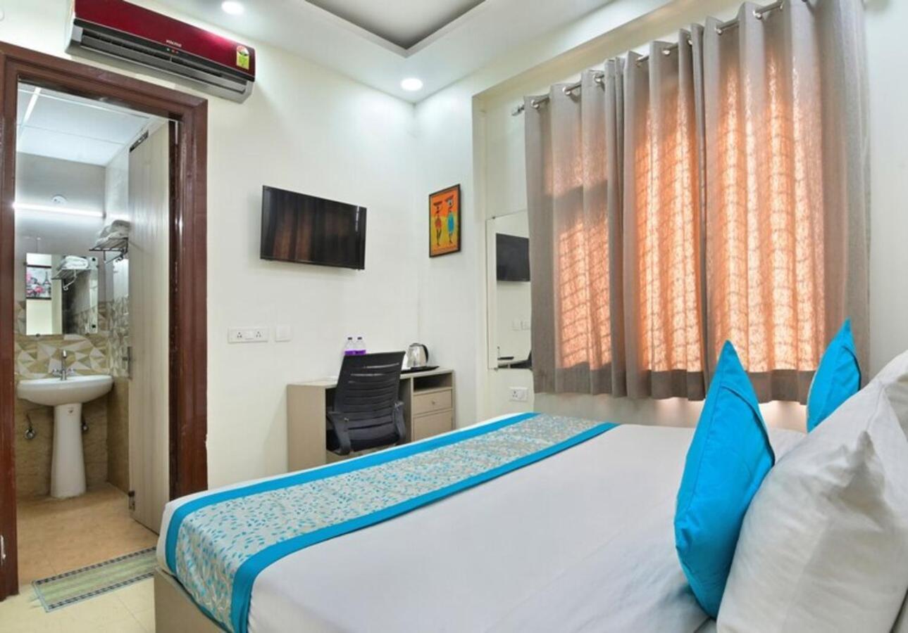 Hotel The Vertigo By Boom Rooms Noida Bagian luar foto