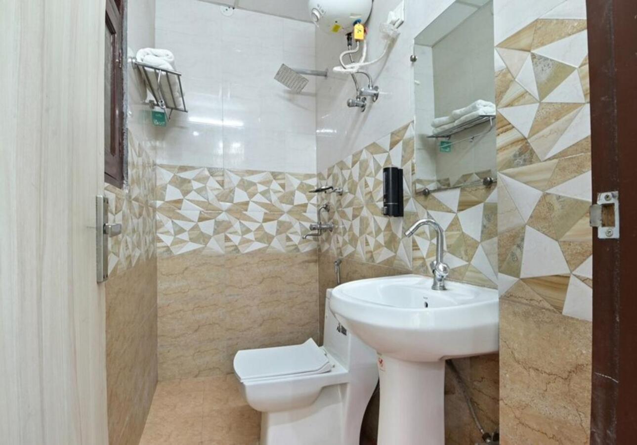 Hotel The Vertigo By Boom Rooms Noida Bagian luar foto